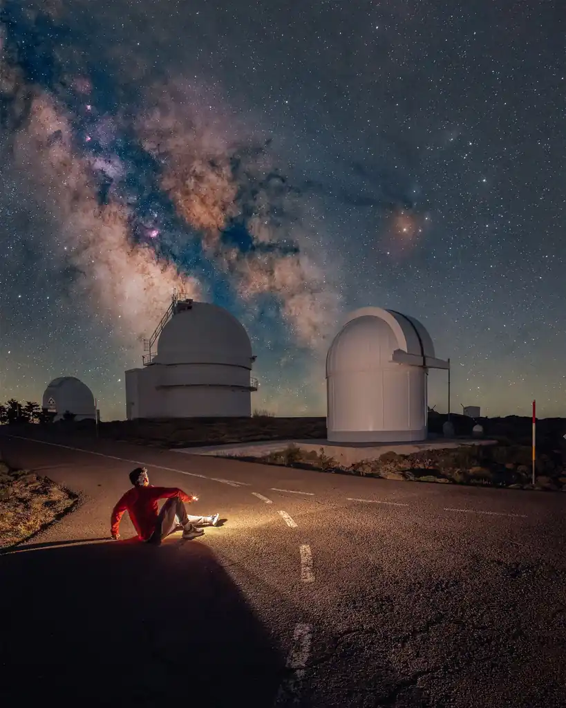 Astronomer observing the Milky Way at Pearl Bit Star Zau